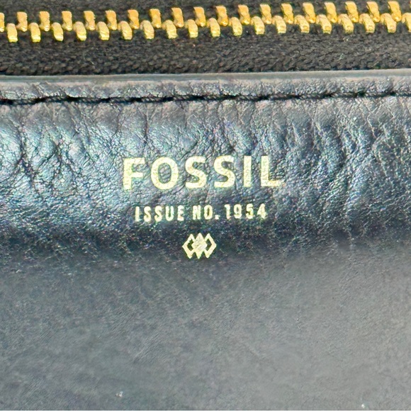 Fossil Black Leather Long Wallet/ Wristlet! 🖤 - Picture 5 of 14